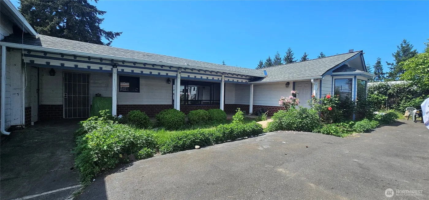 10810 59th Avenue SW, Lakewood: photo 3 of 8