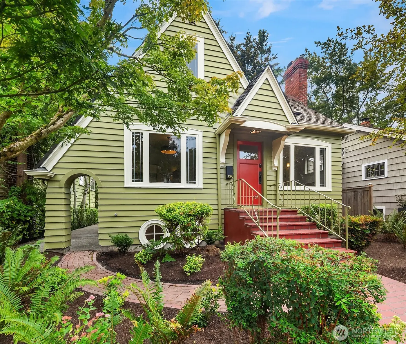 535 N 74th Street, Seattle: photo 1 of 8