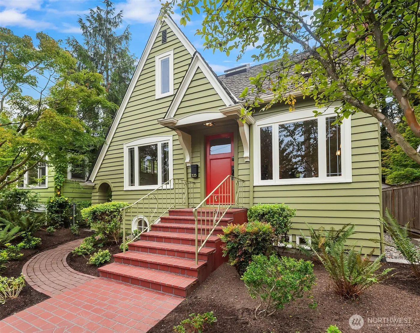 535 N 74th Street, Seattle: photo 5 of 8