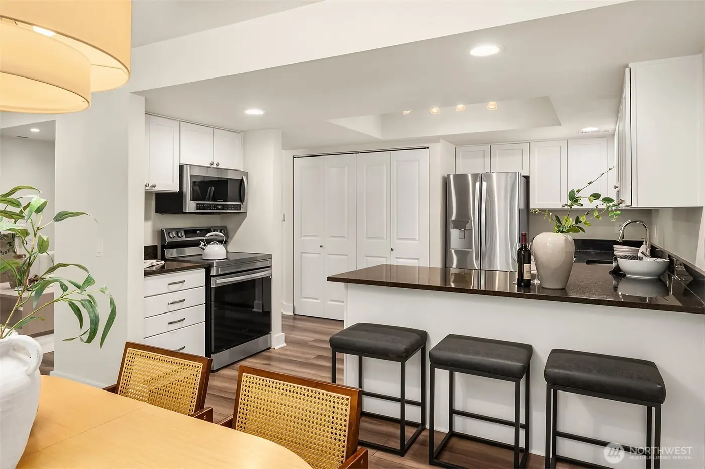 12242 SE 59th Street 123, Bellevue: photo 1 of 8